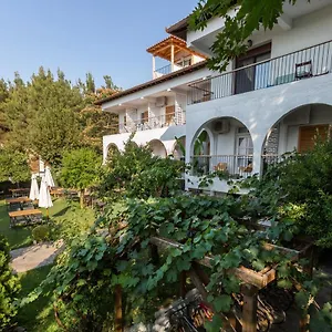 https://liotopi.hotelschalkidiki.net