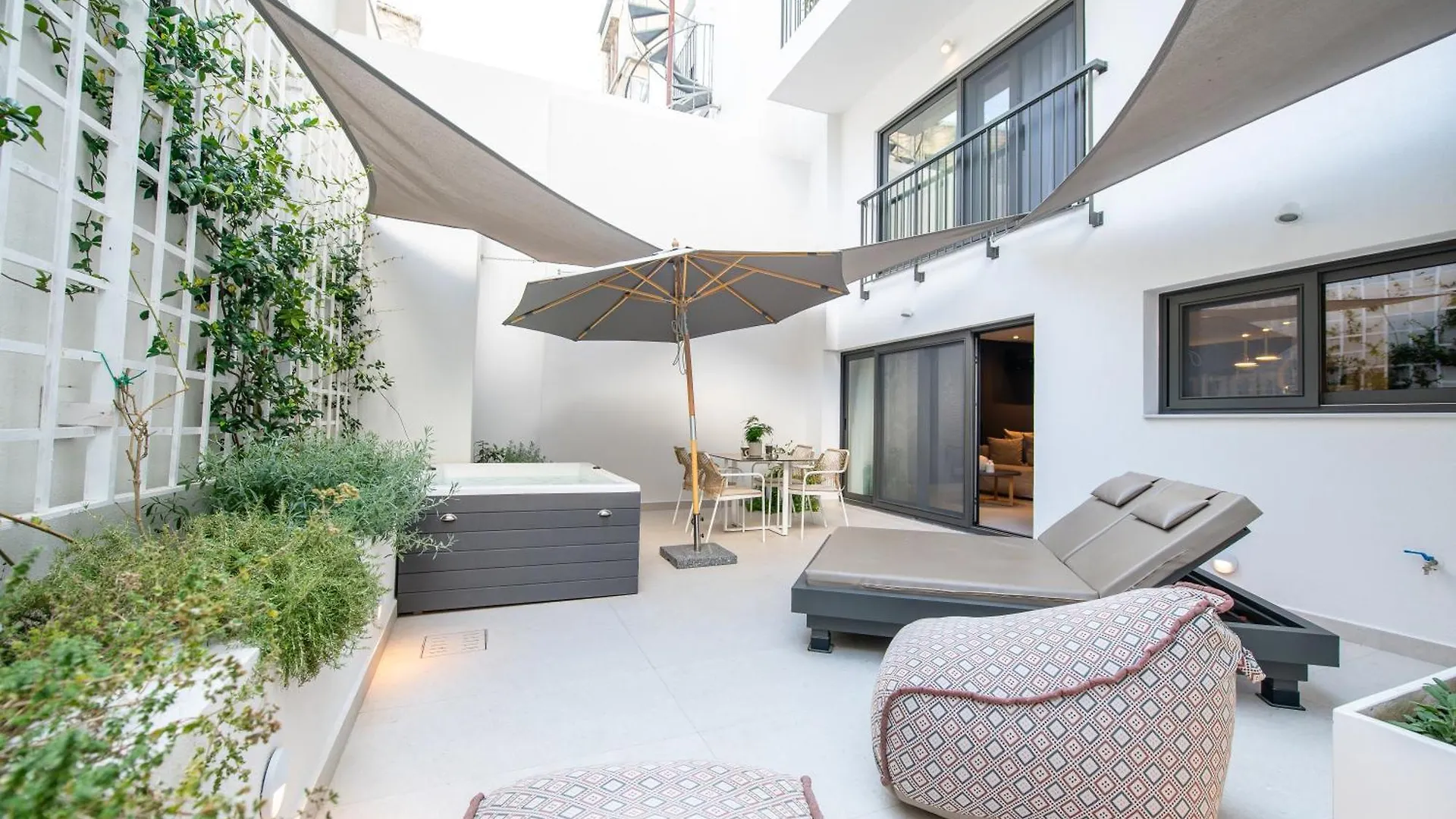 Aparthotel Porta Suites Heraklion