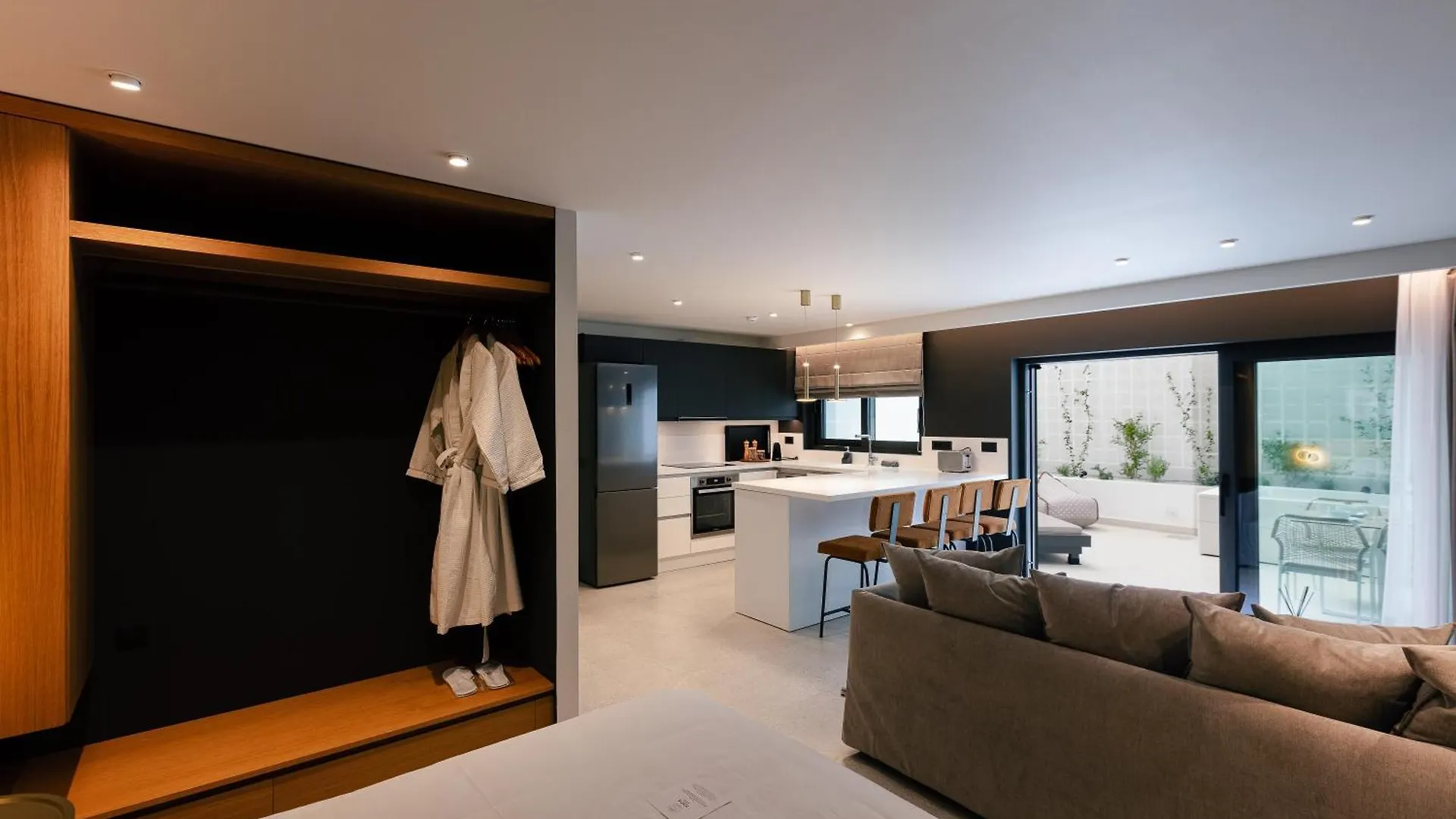 Porta Suites Heraklion  Aparthotel